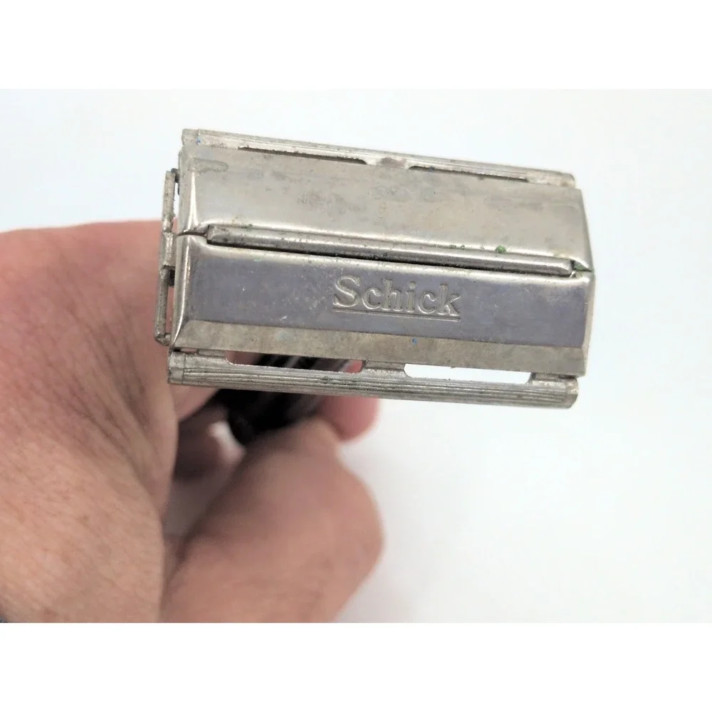 Vintage SCHICK Double Edge Safety Razor Black Twist Open TTO Handle USA